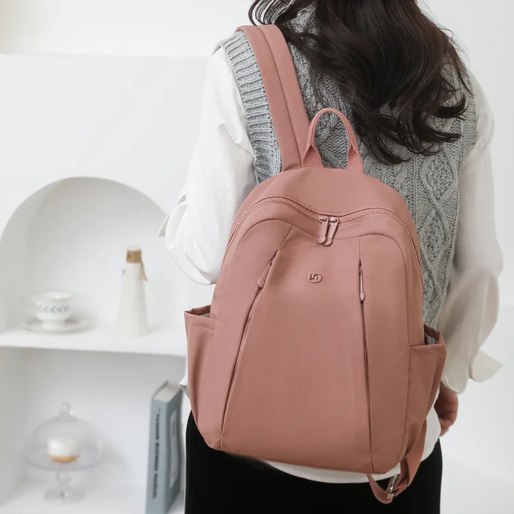 防水轻便双肩包女春新款大容量出游背包简约百搭通勤包书包妈咪包