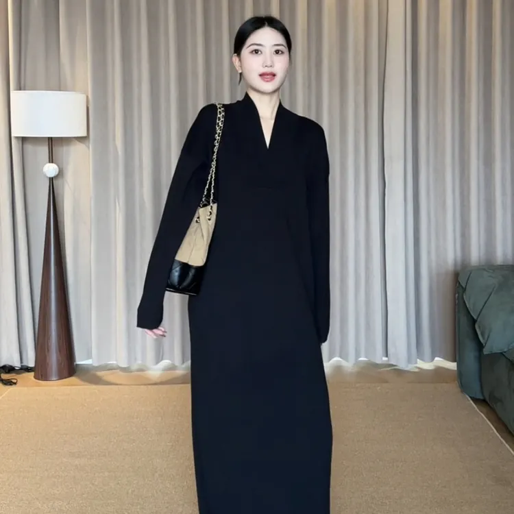 极简慵懒感v领宽松针织黑色长裙连衣裙秋冬季
