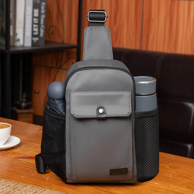 大容量通勤小包包背包胸前斜挎包男款男款斜挎胸包