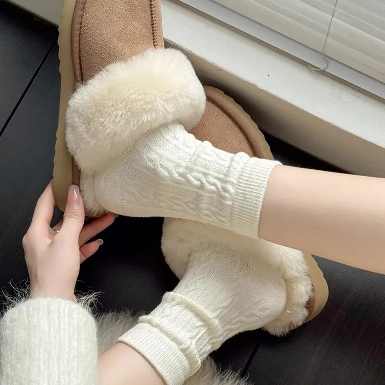 细羊绒女袜秋冬季加厚保暖中筒软萌麻花ins风潮流百搭时尚堆堆袜