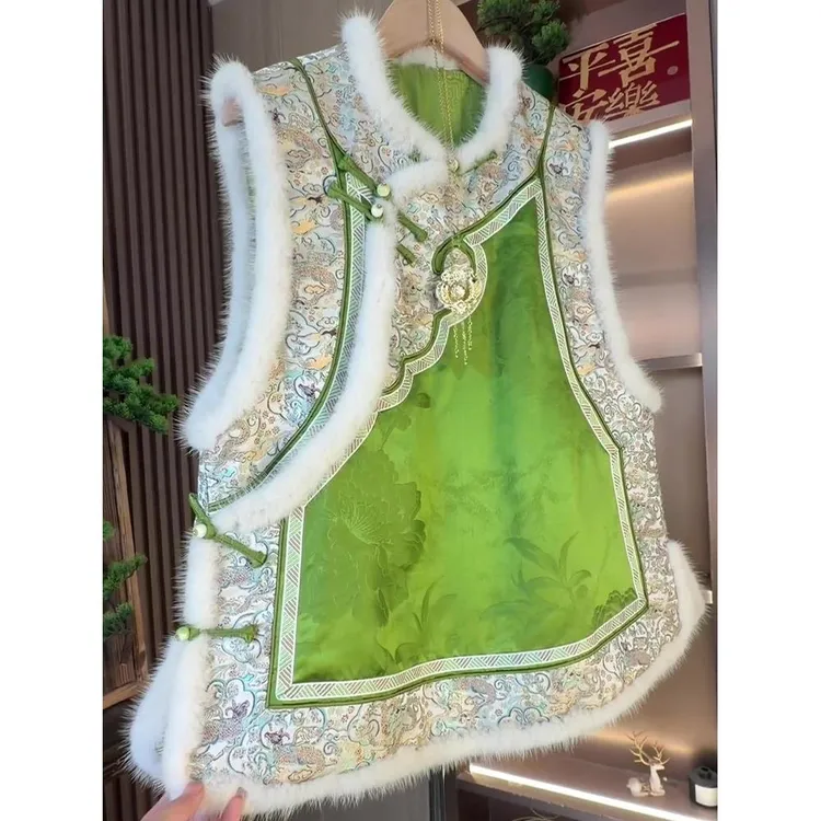 2025新款秋冬马甲女绿色无袖国风外套冬季新款真毛边设计感上衣