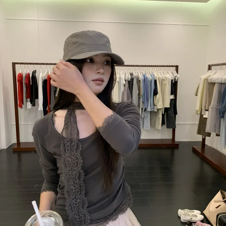 PEARL 秋上新飘带拼蕾丝边长袖修身显瘦打底小衫(配飘带)