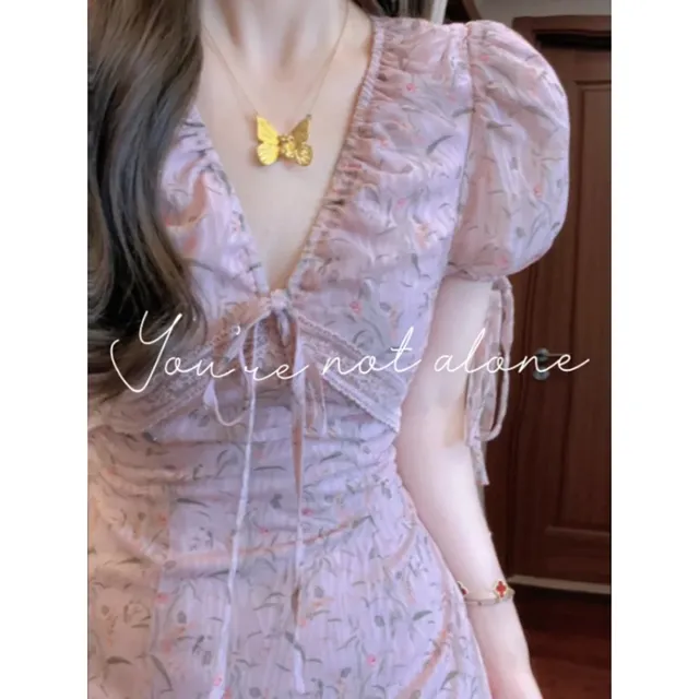 粉色v领泡泡袖碎花连衣裙子女夏季2025新款法式茶歇风情万种长裙