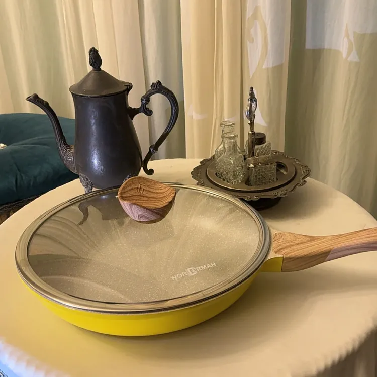 发售田园珐琅钛金不粘平底锅家用煎炒锅少油烟全灶具通用轻巧烹