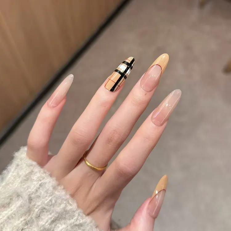 【宝莉】秋冬新款裸色法式豹纹显白高级感格纹短款手工穿戴甲美甲