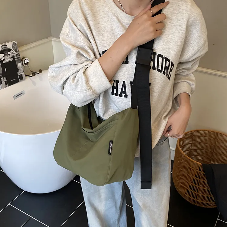 大容量单肩包文艺范简约学生上课包慵懒风百搭尼龙包ins斜挎包女
