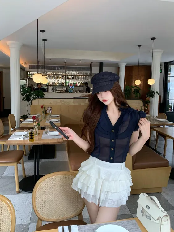 千金感名媛无袖雪纺衫设计感木耳边别致衬衫上衣女显瘦高腰蛋糕裙