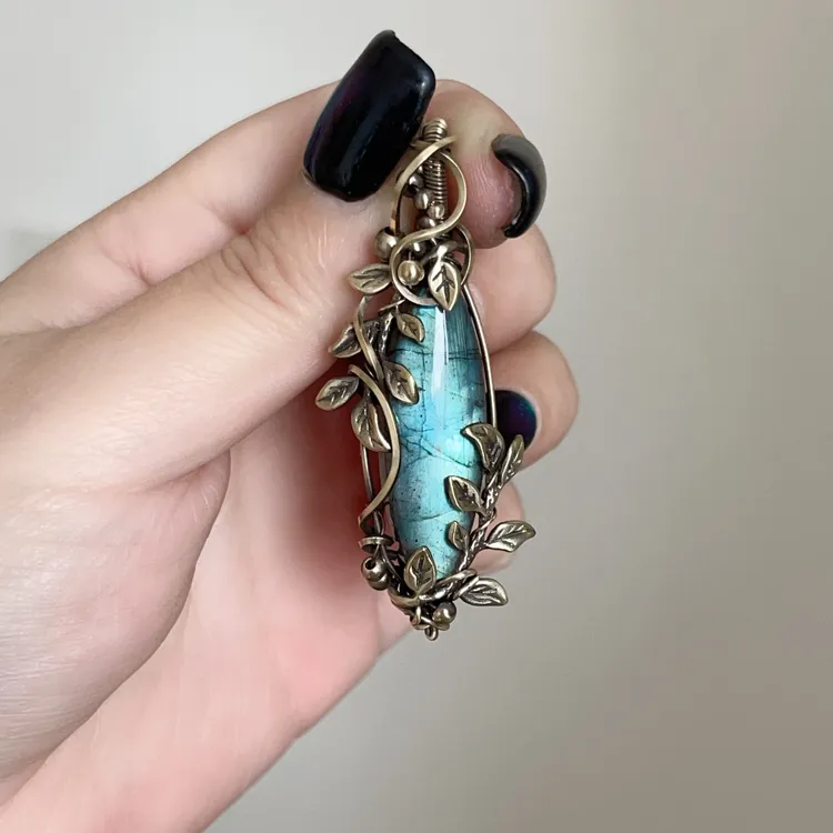 手工制作藤蔓首饰编织