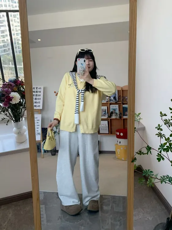 6088大码女装设计感撞色假俩件刺绣蝴蝶结胖mm显瘦圆领针织开衫