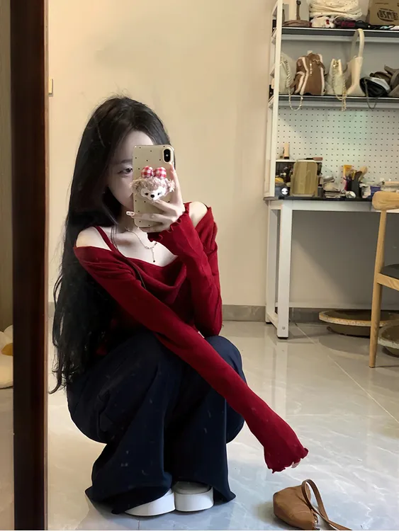 德绒复古红色设计感假两件长袖t恤女早秋2025新款法式一字肩上衣