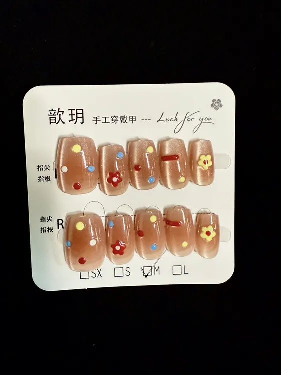 圣诞小花腮红美甲片纯手工波点猫眼短款可爱穿戴甲红色美甲高级感