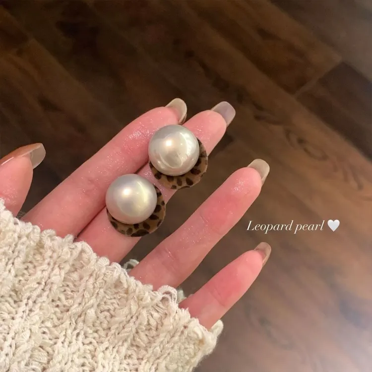 合金耳饰 复古美拉德复古豹纹珠珠耳钉女2025秋冬爆款耳饰港风