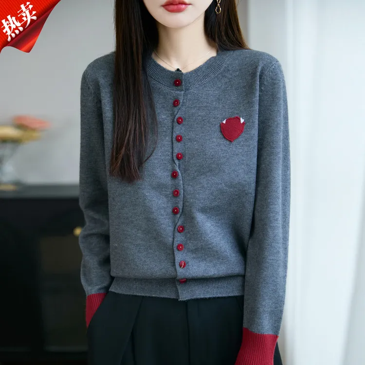 【原版正品】羊毛衫女高级感爱心毛衣设计感圆领单排扣针织开衫外套