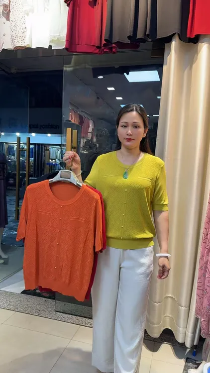 休闲风针织圆领百搭常规款T恤套装春夏短袖v领ol时尚