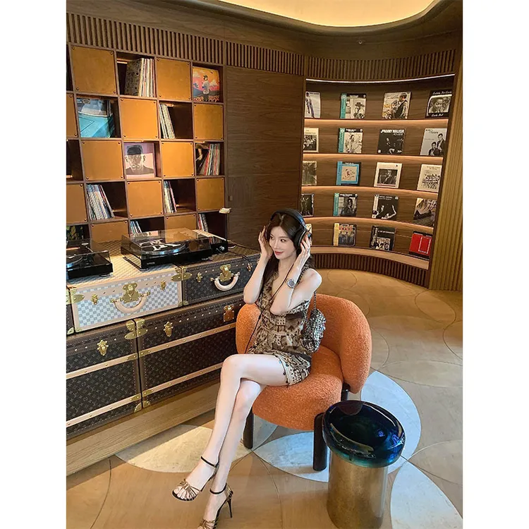 2025夏季新款法式绝美气质豹纹扎染荷叶边短款V领无袖背心小上衣