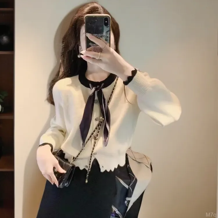 法式小香风短款毛衣外套女2025年秋冬新款设计感针织开衫别致上衣