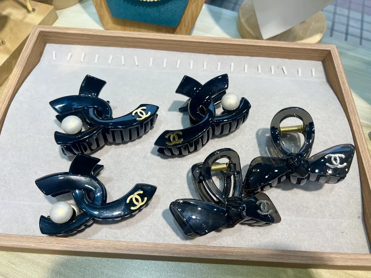 小号鲨鱼夹半扎发抓夹香风发夹白珠时尚高级抓夹精致百搭盘发夹