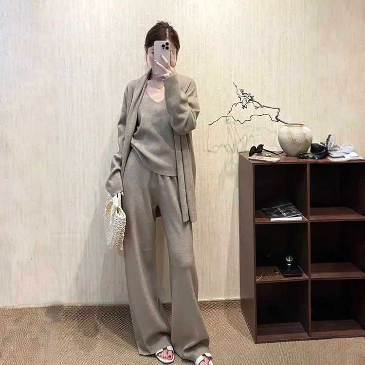 韩系氛围感早秋穿搭高级感咖色背心开衫阔腿裤针织三件套装女2025