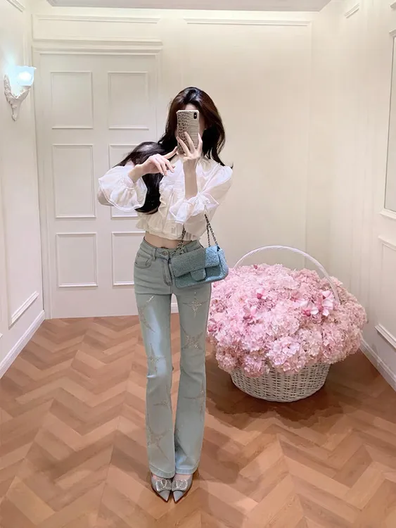 2026秋冬新款法式甜美风白色荷叶边喇叭袖衬衫女设计感上衣牛仔裤