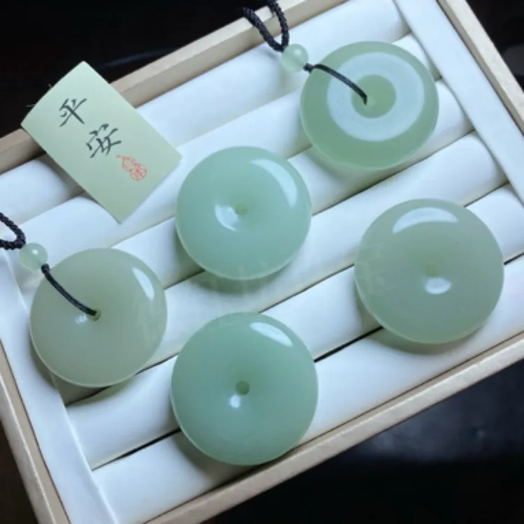 （41mm）浅晴绿色玉石平安扣吊坠男女百搭款玉坠多样性发货拍一发一