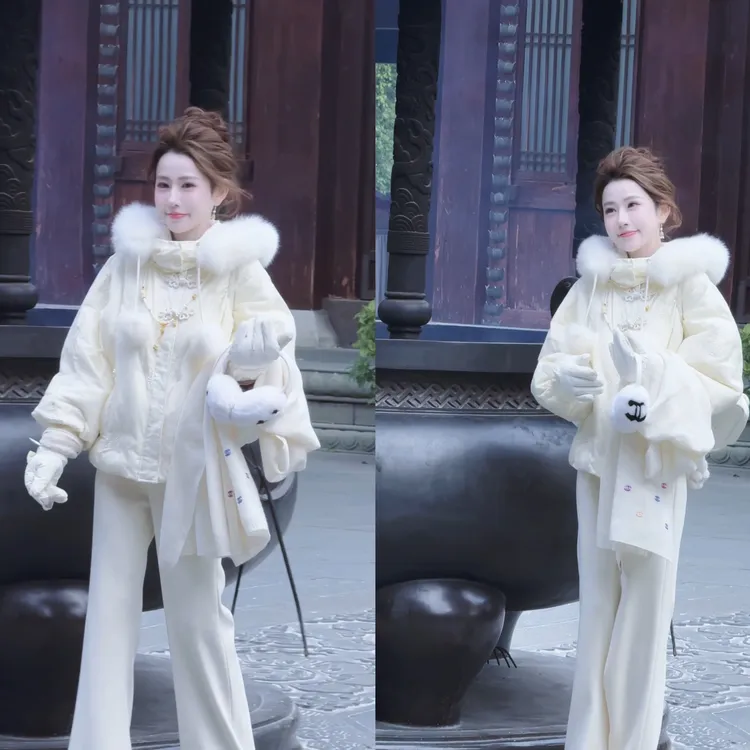 【婷婷】《白月光》寒冬小太阳6层面料狐狸毛可拆卸羽绒服TT2SDTH2958