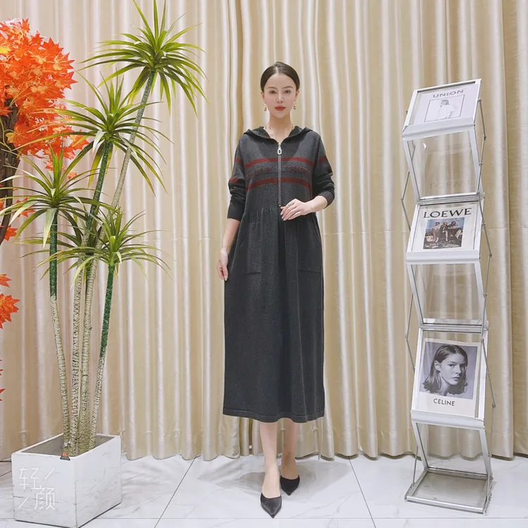 A169灰色拉链设计款气质秋冬轻奢针织连衣裙时尚复古