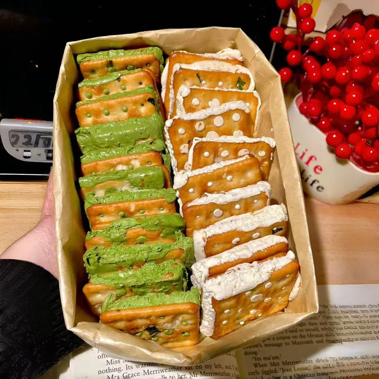 台湾零食！手撕牛扎饼干香葱味夹心好吃解馋囤货追剧休闲食品小吃