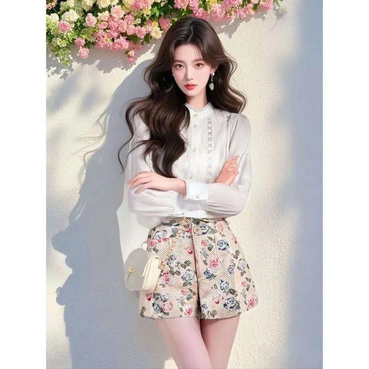 小香风富家千金复古设计感气质白色刺绣衬衫印花短裤两件套装女春