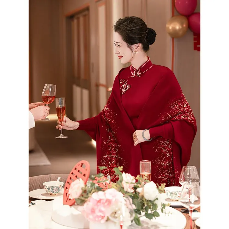 披肩外搭女2025新款喜妈妈披风搭配旗袍红色婚宴斗篷婚礼带袖外套