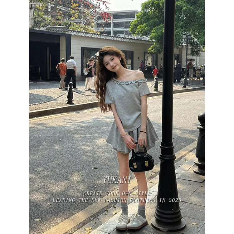 温柔风甜美花边斜肩短袖T恤女网红洋气爆款灰色半身短裙两件套装