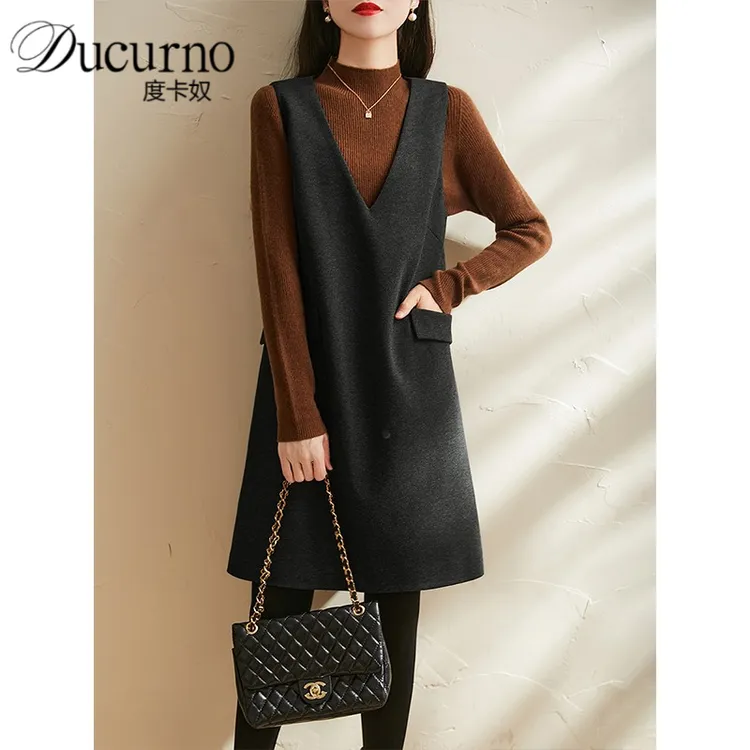 极简风无袖背心连衣裙2025年秋季新款时尚优雅显瘦气质V领马甲裙