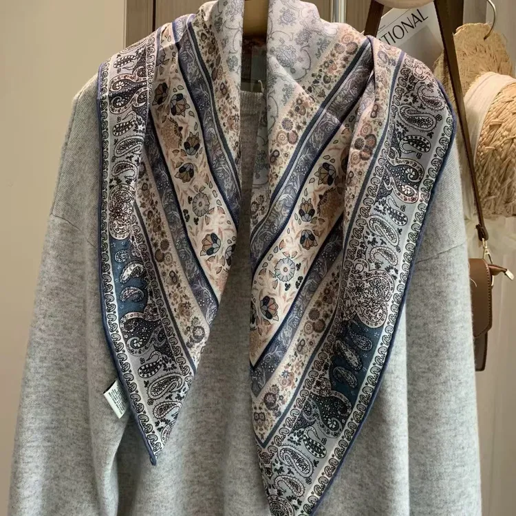 【巾有所属90丝毛】青萝花蔓蚕丝羊毛气质披肩秋冬保暖 (85*85cm)