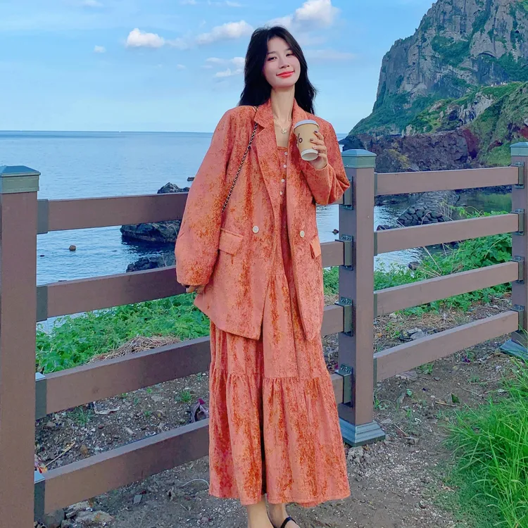 鎏金粉高级感西装吊带裙两件套女2025秋季新款超好看雪尼尔套装裙
