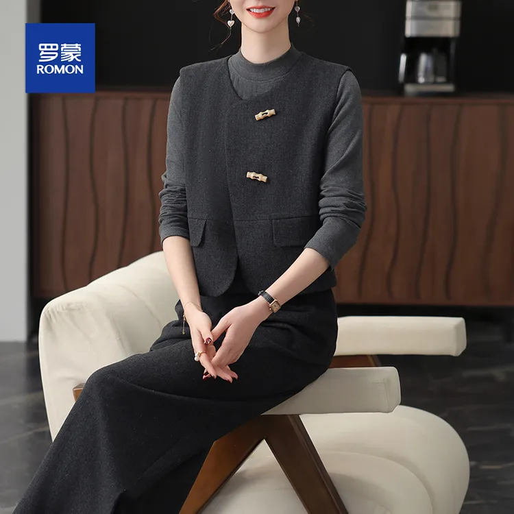 罗蒙洋气妈妈秋装套装2025新款中老年女装春秋气质马甲小衫三件套