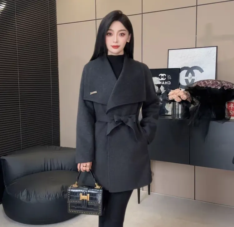 2025新款双面羊毛大衣大翻领女士中长款毛呢外套腰带胸花款1021