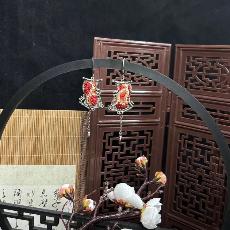 苗族刺绣/手工刺绣/飞鸟花卷