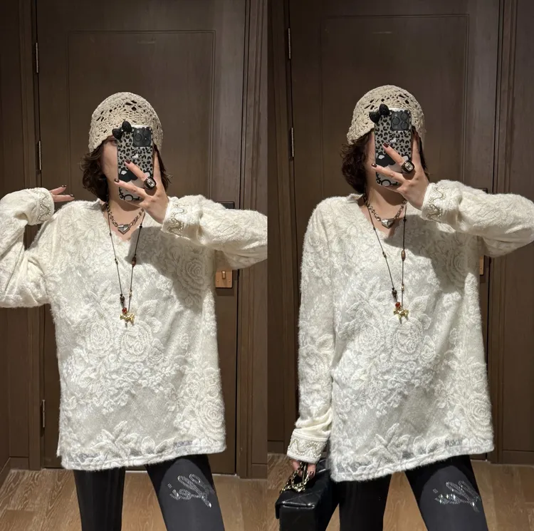 YDFSTUDIO小众【奶昔白茶】欧货高品重工V领钩花拼接设计时尚上衣