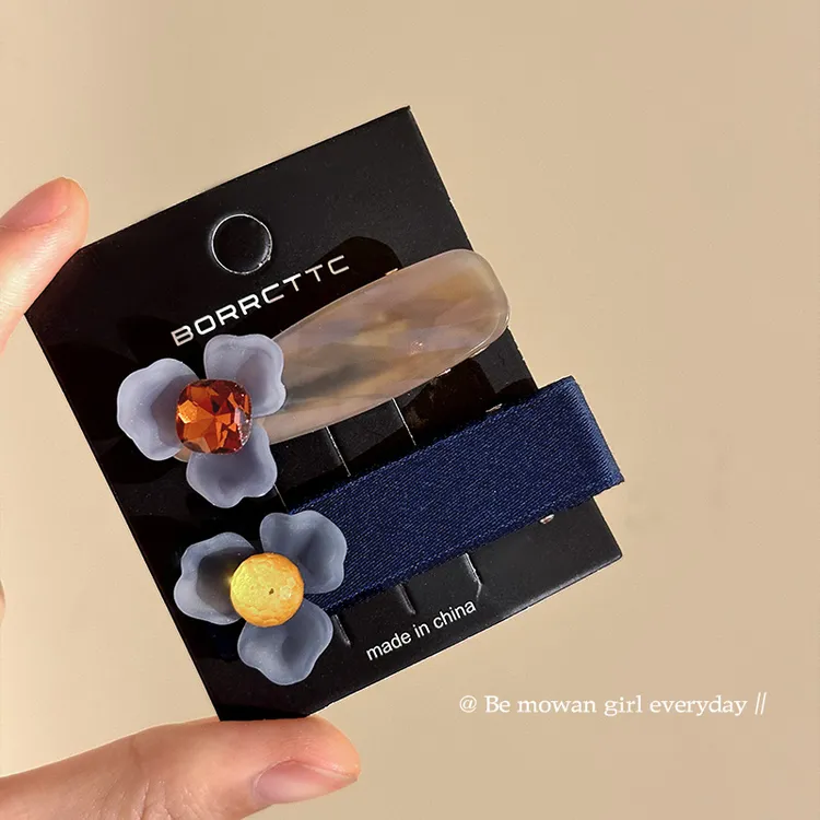 2025新款雾霭蓝三瓣花朵发夹少女鸭嘴夹百搭侧边夹刘海碎发夹发卡