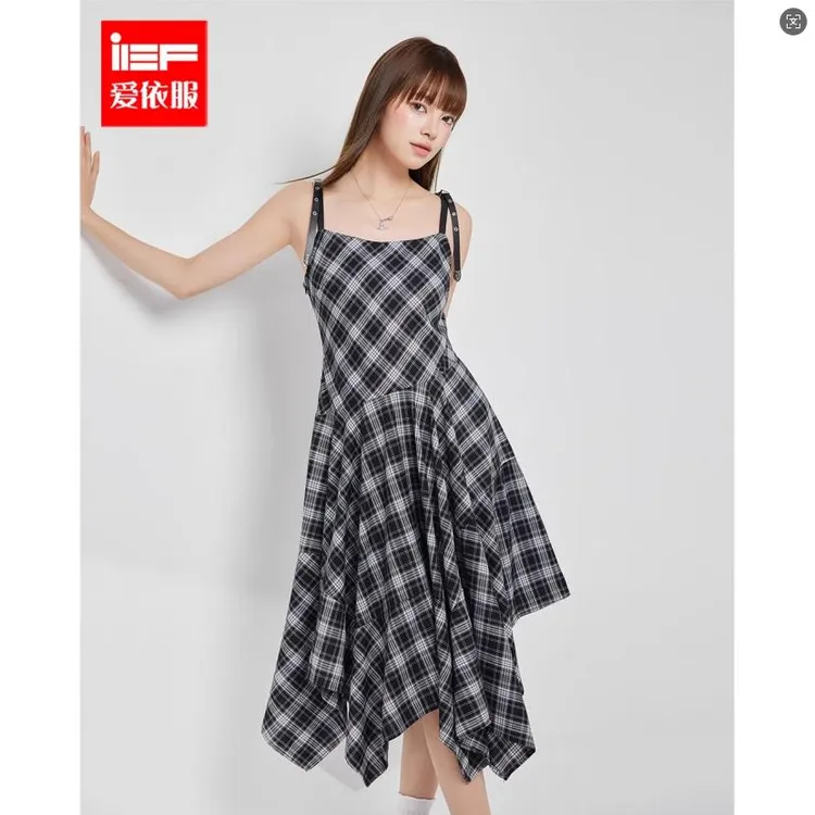  IEF/爱依服2025夏季新款法式设计感不规则下摆设计格子吊带长裙