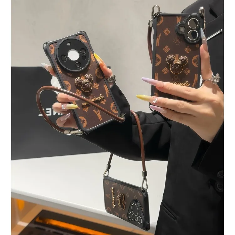 适用高档复古米奇挂绳苹果16promax手机壳华为oppovivo小米15轻奢