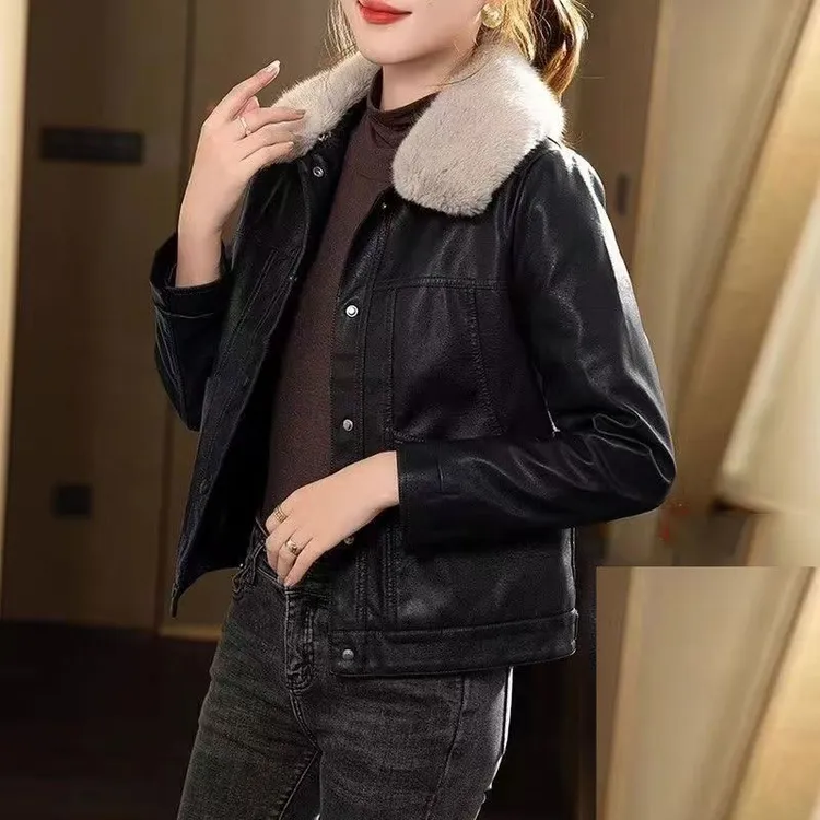 2025秋冬新款显瘦加绒保暖时尚百搭翻领女装外套皮衣