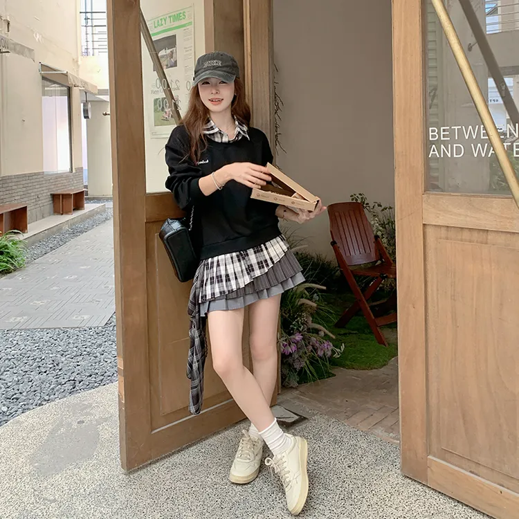 假两件格子拼接卫衣连衣裙女秋季2025新款慵懒风休闲不规则百褶裙