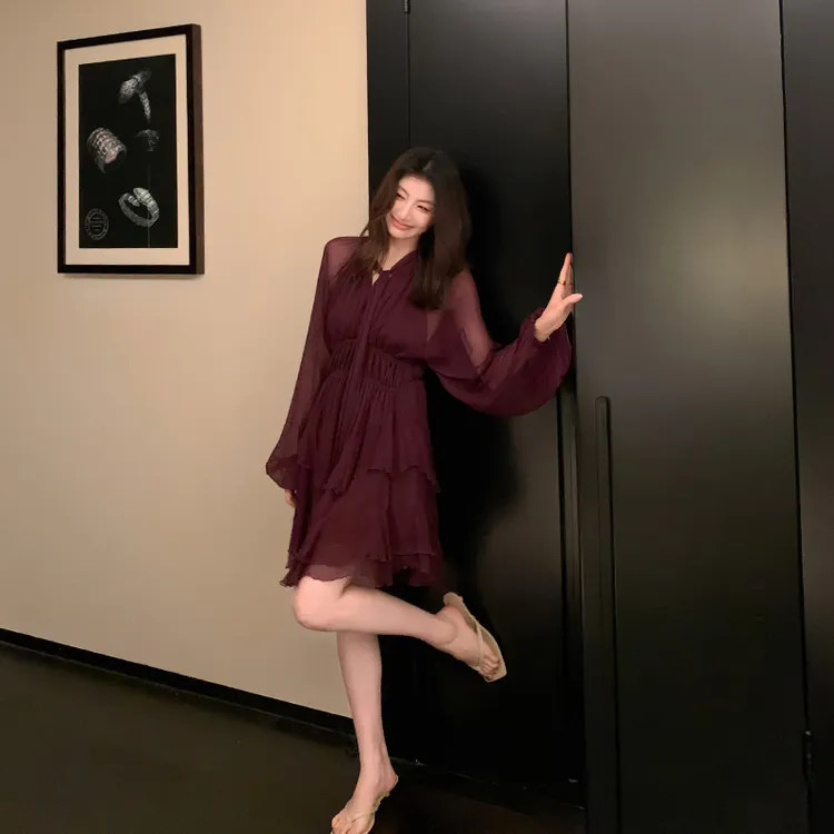 【ALONE SAVOR】龍喜儿奕奕升姿 褶皱连衣裙收腰显瘦v领Z910