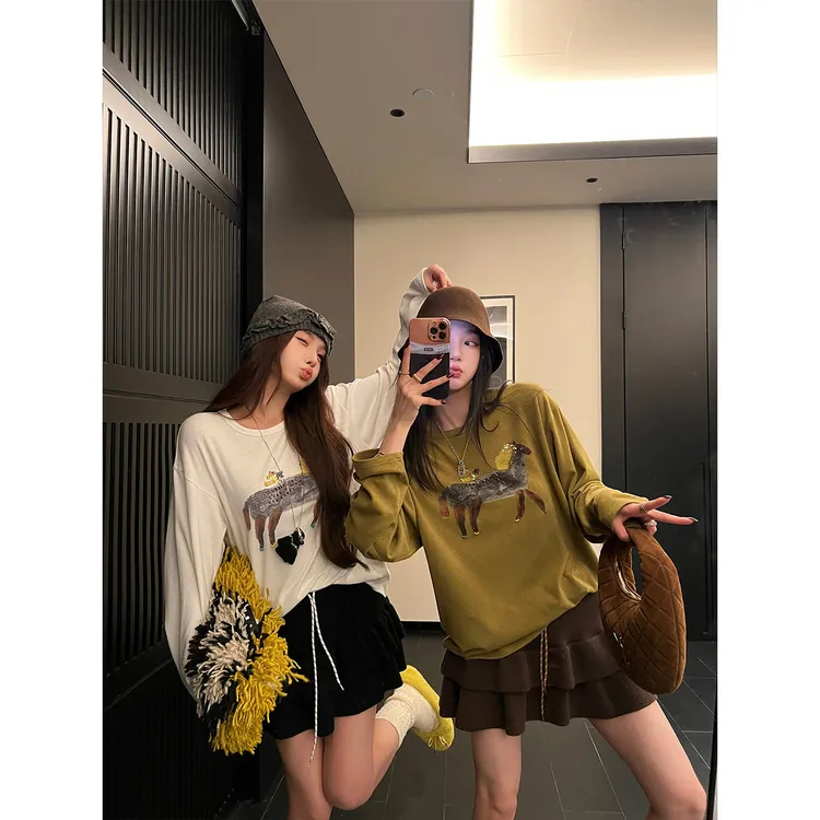 区区欧阳"小马礼赞"慕斯竹节小马印花晕染钉珠长袖T恤宽松打底衫