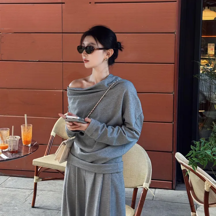 慵懒松弛感套装女2025秋季设计感韩系斜肩上衣高腰休闲裤两件套