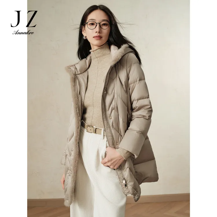 【绒享】玖姿·安娜蔻KWFD03210水貂毛拼接连帽白鸭绒中长羽绒2025冬