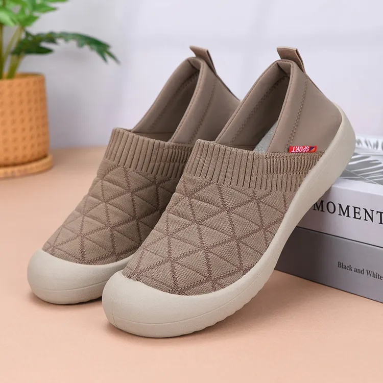 春秋季2025老北京布鞋女款舒适透气百搭女鞋软底休闲一脚蹬妈妈鞋