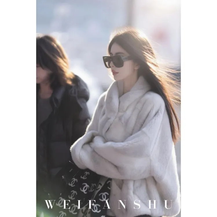 WEIFANSHU/魏凡舒【顶流巨星】兰宝石十字水貂外套