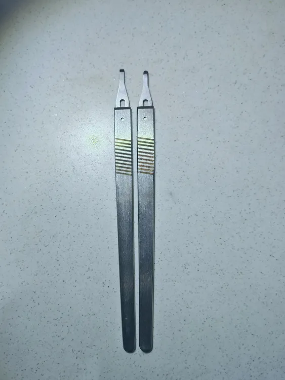 一次性修脚刀嵌甲刀甲沟刀修脚刀技师专用修脚刀一把刀柄30个刀片