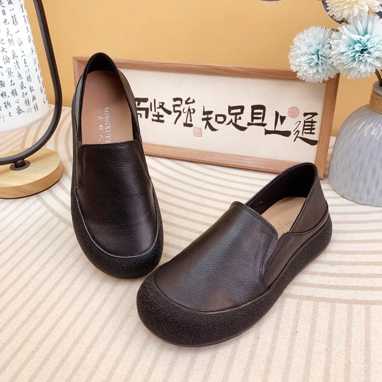 0621春秋季舒适软皮真皮软底防滑平底女士鞋加大加宽单鞋轻奢